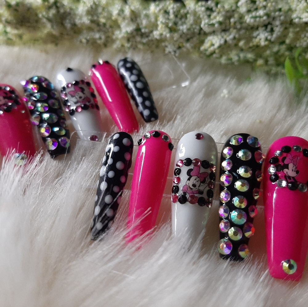 "Minnie Rocker" press on nails - Picture 3 of 3